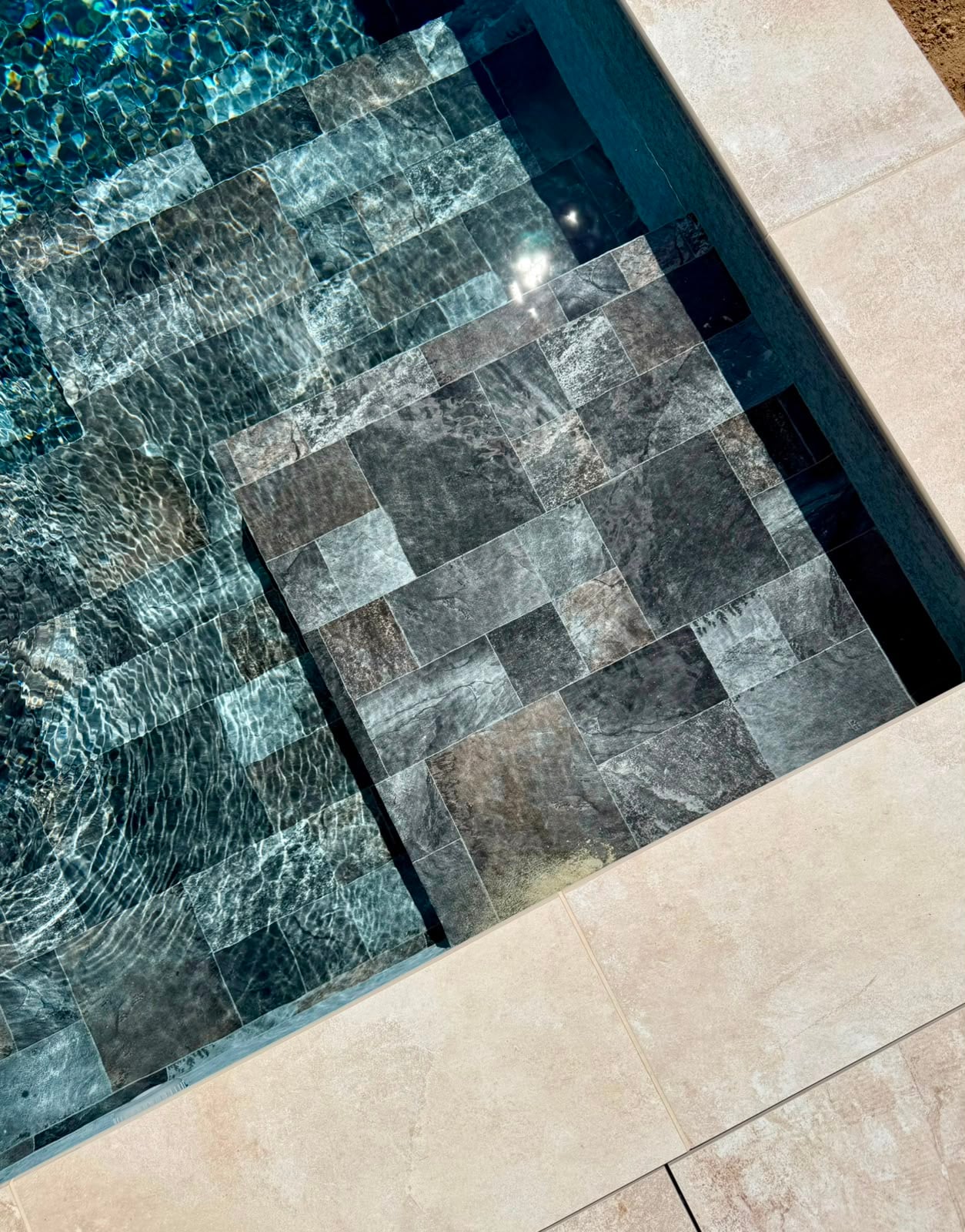 Finitions piscine — Pierre naturelle